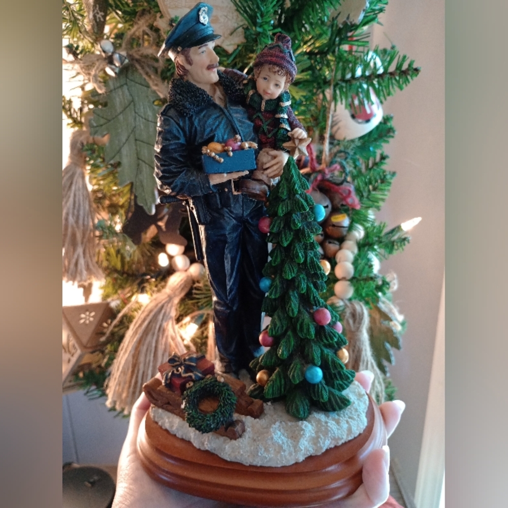 Blue Hats Of Bravery Figurine - A Star For The Tree - Vanmark 1999 - Retired